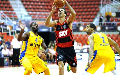 Marcelinho, Flamengo X Maccabi, copa intercontinental de Basquete (Foto: Alexandre Cassiano / Agência O Globo) Marcelinho, Flamengo X Maccabi, copa intercontinental de Basquete (Foto: Alexandre Cassiano / Agência O Globo)