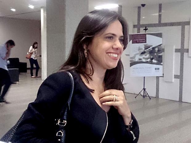 A procuradora-geral do DF, Paola Aires, após julgamento da ação do MP contra o reajuste dos servidores (Foto: Mateus Rodrigues/G1)
