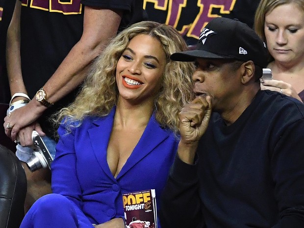 Beyoncé e Jay-Z em jogo de basquete em Cleveland, Ohio, nos Estados Unidos (Foto: Jason Miller/ Getty Images/ AFP )