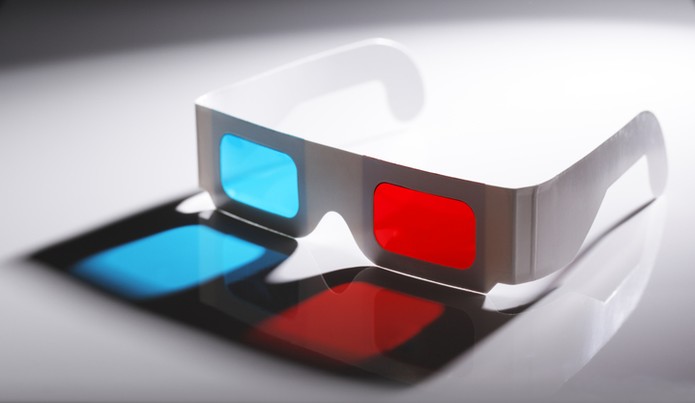 Óculos 3D "tradicionais" podem ser comprados ou feitos em casa (Foto: Pond5*)