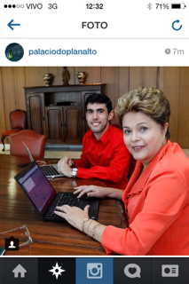 Em foto no Instagram, Dilma Rousseff posa para foto ao lado do humorista Jéferson Monteiro, do Dilma bolada (Foto: Reprodução/Instagram)