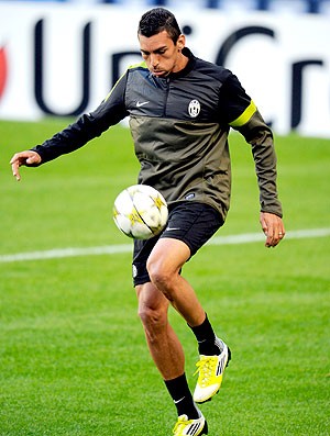 Lucio no treino do Juventus (Foto: AFP)