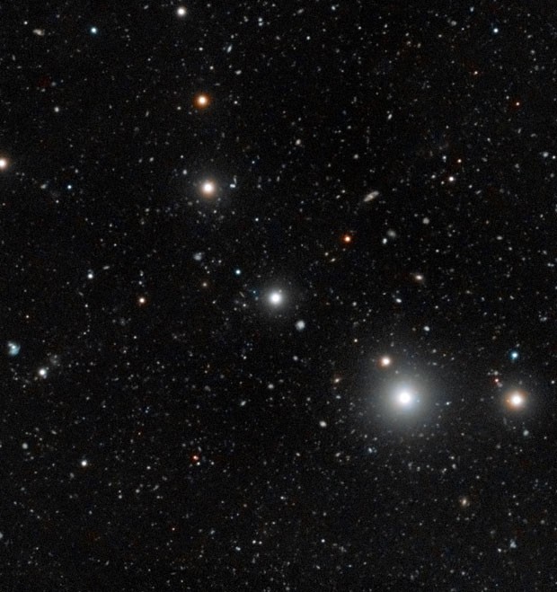 quasar HE 0109-3518 (Foto: ESO, Digitized Sky Survey 2 and S. Cantalupo (UCSC))