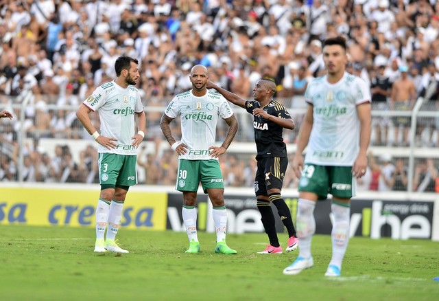 Força na arena e dificuldade em golear: os prós e contras da virada do Palmeiras