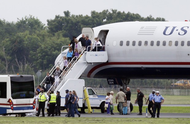 [Internacional] Avião da US Airways faz pouso de emergência na Filadélfia (EUA) Emergency_landing_fran