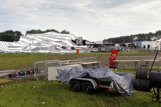 Estrutura caída é vista na manhã deste domingo (5) na cidade holandesa de Steenwijkerwold (Foto: Vincent Jannink/AFP/ANP)