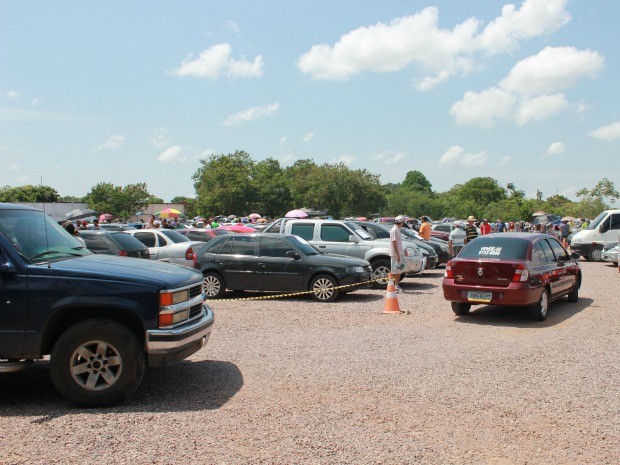 Feira reúne oito mil pessoas por domingo procurando carros usados (Foto: Mônica Dias/G1)