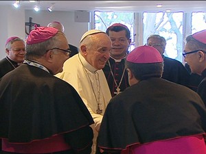 Papa e bispos (Foto: Reprodução/GloboNews)