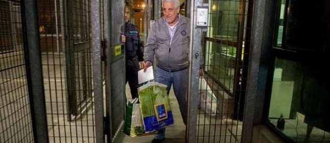 Pizzolato ao deixar a prisão na Itália  (Foto: Estadão)