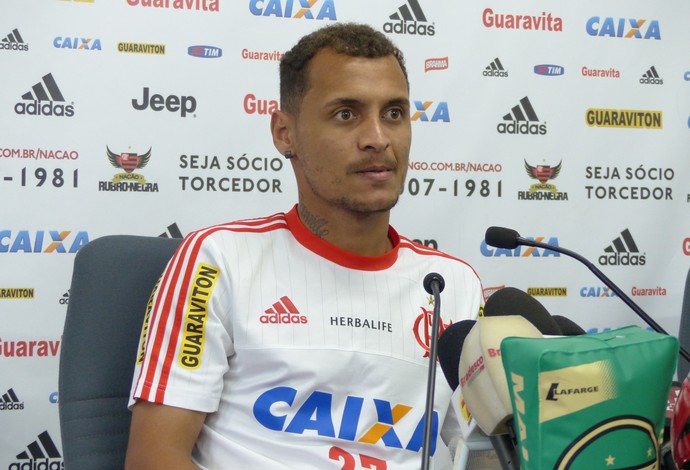 Alan Patrick Coletiva Flamengo (Foto: Fred Gomes)