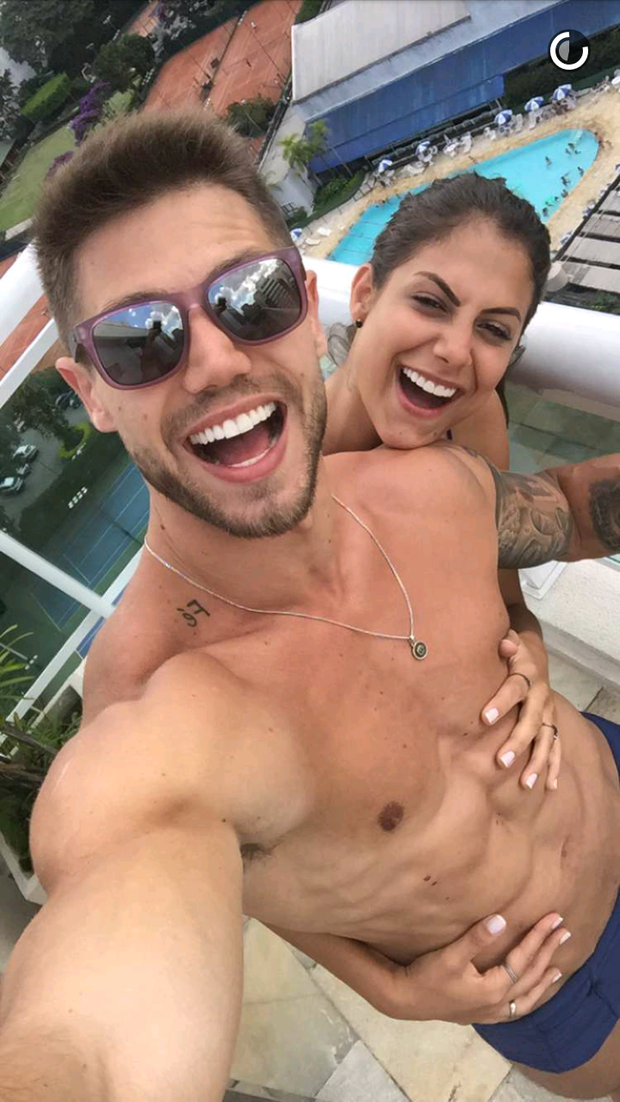 Ex-BBB Jonas e Mari Gonzalez (Foto: Reprodução/Snapchat)