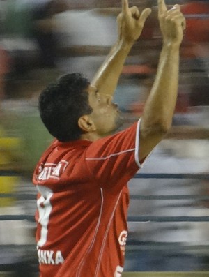 Schwenck marcou cinco gols na vitória do CRB sobre o CEO (Foto: Caio Lorena / Globoesporte.com)