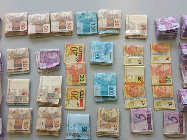Dinheiro apreendido aps sequestro no Rio Grande do Sul (Foto: Policia Civil/Divulgao)