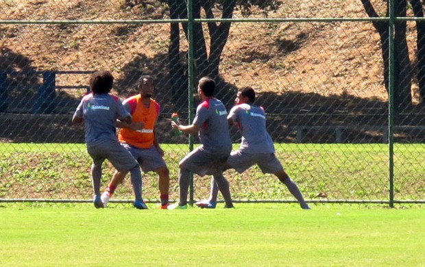 carlos alberto briga com outros jogadores do vasco treino (Foto: André Casado / Globoesporte.com) carlos alberto briga com outros jogadores do vasco treino (Foto: André Casado / Globoesporte.com)