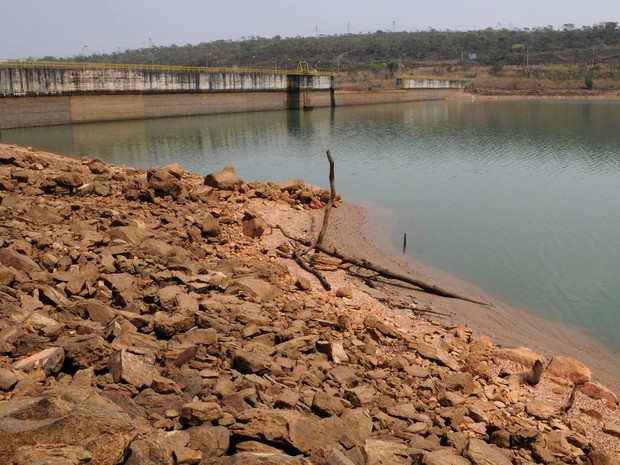 Barragem do Descoberto, que abastece 65% da população do Distrto Federal e que está com menos de 40% de sua capacidade, nível mais baixo da história (Foto: Gabriel Jabur/Agência Brasília)