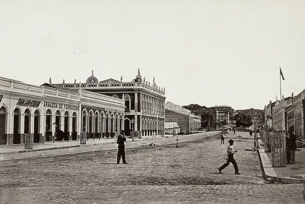 Avenida do Palácio, em Manaus, no ano de 1890 (Foto: George Huebner/Acervo Instituto Moreira Salles)