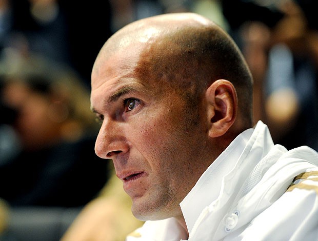 Zidane assistindo a partida do Real Madrid (Foto: Getty Images)