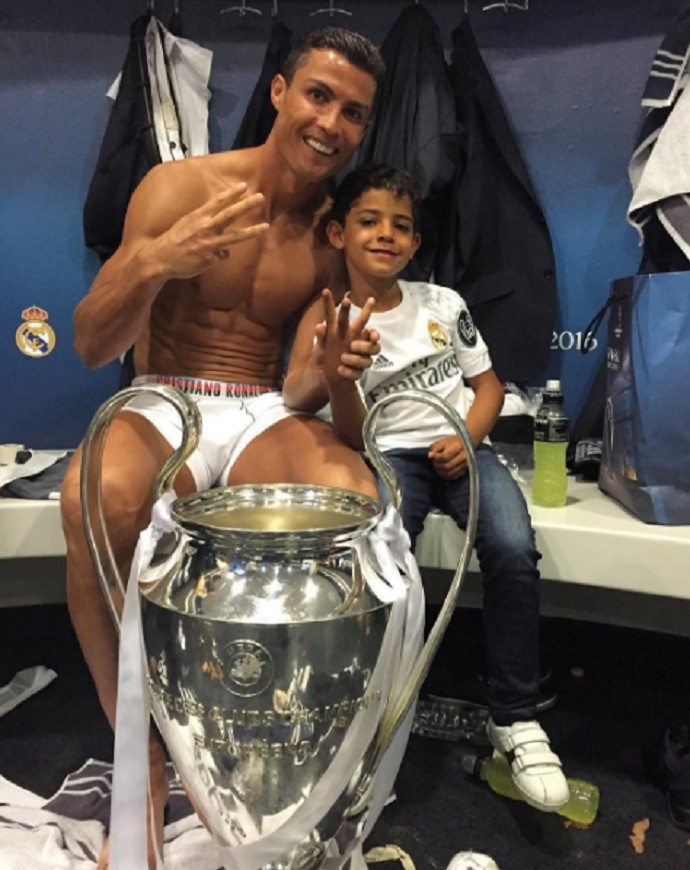 Cristiano Ronaldo e filho Real Madrid (Foto: ReproduÃƒÂ§ÃƒÂ£o/Instagram)