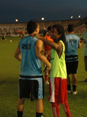 Leo Olinda, do Auto Esporte, e Daniel, do CSP, antes do jogo no Almeidão (Foto: Amauri Aquino/GloboEsporte.com/pb)