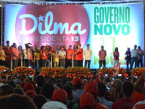 Dilma se reúne com militantes do PT e lideranças em Aracaju (Foto: Marina Fontenele/G1)