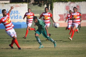 Verdinho e Triângulo pelo Campeonato Mineiro Júnior 2013 (Foto: Canal UEC)