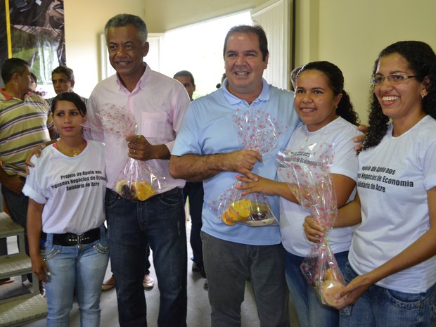 Equipamentos foram entregues pelo governador Tião Viana (Foto: Francisco Rocha/G1)