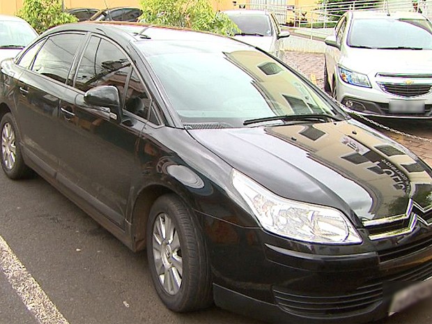 Segundo a polícia, carro estava com as parcelas atrasadas (Foto: Reprodução/EPTV) Segundo a polícia, carro estava com as parcelas atrasadas (Foto: Reprodução/EPTV)
