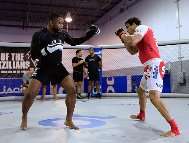Vitor Belfort e Rashad Evans no treino do UFC (Foto: Getty Images)