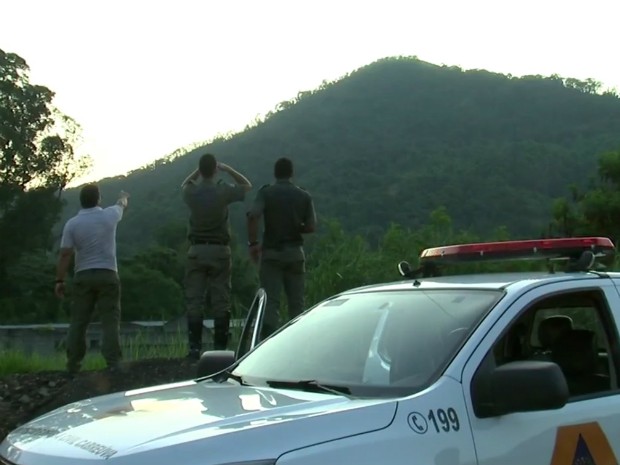 Equipe chegou a conseguir fazer contato visual com homem que se perdeu na Serra dos Cristais (Foto: Reprodução/TV TEM)