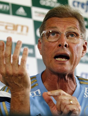 Oswaldo lamenta série de lesões e assume responsabilidade por má fase