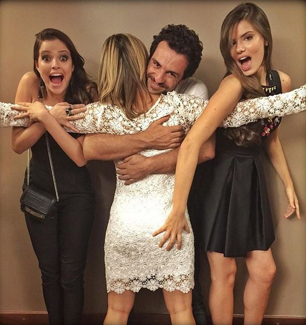 Agatha Moreira, Rodrigo Lombardi e Camila Queiroz em foto divertida com Guilhermina Guinle (Foto: Reprodução/Instagram)