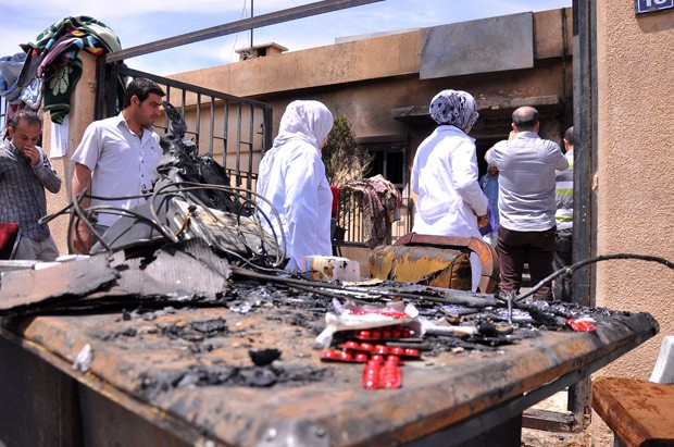 Segundo autoridades, incêndio em pequena clínica foi acidental. (Foto: Delil Souleiman/AFP)