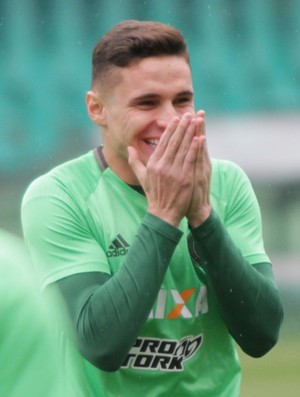 De olho em 2017, Palmeiras se interessa por meia Raphael Veiga