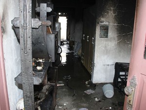 Aposentado ateia fogo na própria casa e se tranca com faca na residência (Foto:  Raimundo Mascarenhas /Calila Notíciais / Divulgação)