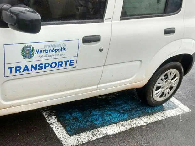 G1 Deficiente flagra carro da Prefeitura estacionado em Adesivo De Espelho Para Banheiro ~ G1 Deficiente flagra carro da Prefeitura estacionado em