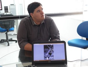 Luan Xavier, escritor da biografia de Marinho Chagas (Foto: Ferreira Neto/GloboEsporte.com)