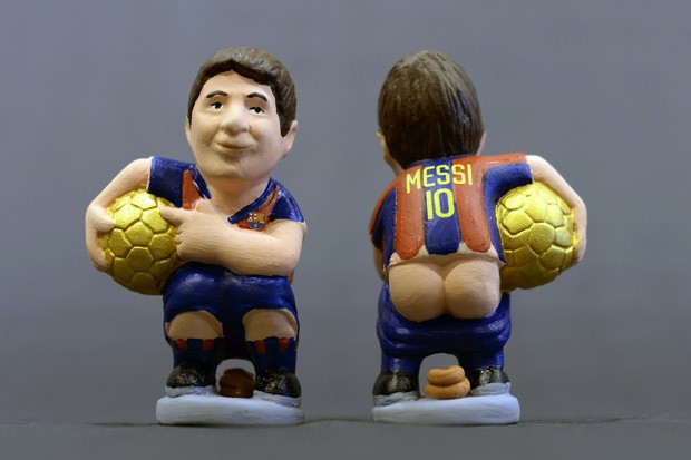 O jogador Lionel Messi, como outro dos 'caganers' apresentados na Catalunha (Foto: Lluis Gene/AFP)