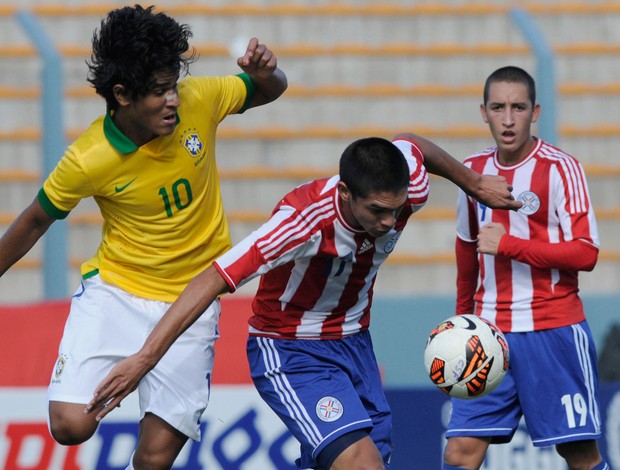 Matheus Da Cunha Brasil e Antonio Sanabria Paraguai Sub-17 (Foto: AP)