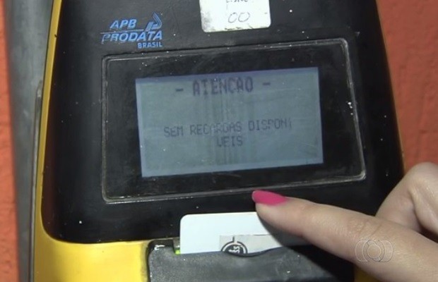 Alunos reclamam da falta de passe passe livre na Grande Goiânia GOiás (Foto: Reprodução/TV Anhanguera)