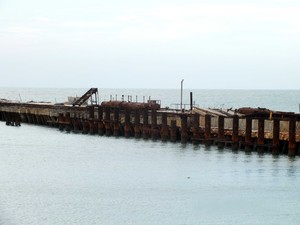 Única estrutura do porto pronta até agora é o molhe (Foto: Kleber Nogueira)
