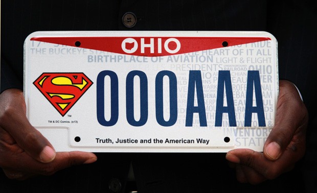 Fãs do Super-Homem poderão comprar as placas para seus veículos com o famoso símbolo do super-herói norte-americano (Foto: The Plain Dealer, Gus Chan/AP)