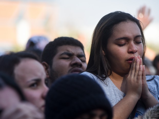Fiéis se emocionam na Marcha para Jesus em São Paulo (Foto: Flavio Moraes/G1) Fiéis se emocionam na Marcha para Jesus em São Paulo (Foto: Flavio Moraes/G1)