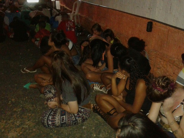 Menores foram flagrados consumindo droga e álcool no local. Rio Preto (Foto: Divulgação / Polícia Militar)