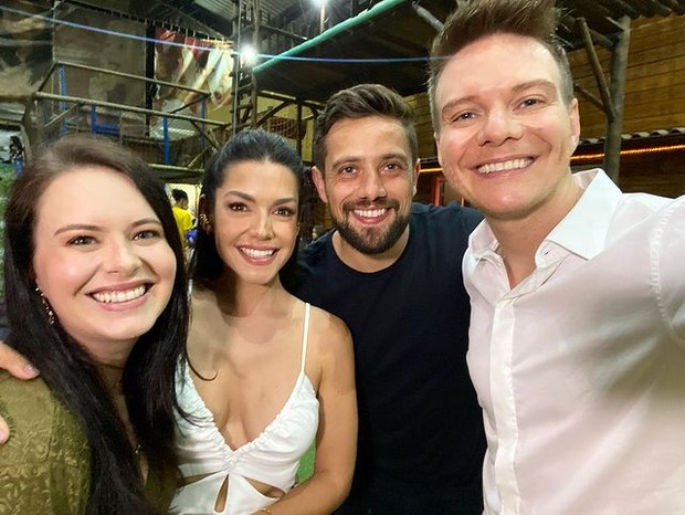 Mari Bridi, Thais fersoza, Rafael Cardoso e  Michel Teló (Foto: Instagram)
