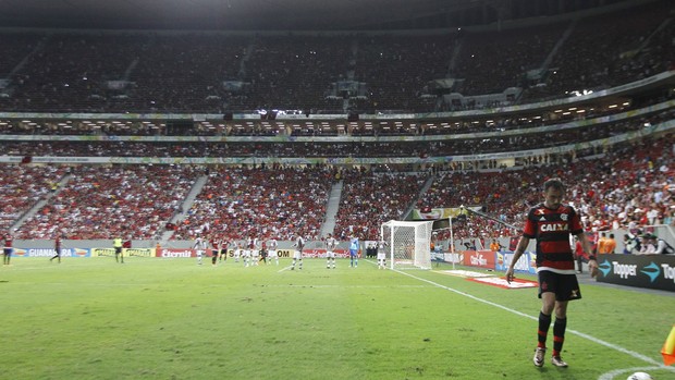 Mancuello vai cobrar escanteio no Fla-Flu