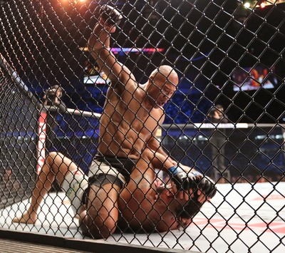 Ronaldo Jacaré x Vitor Belfort UFC 198 (Foto: Giuliano Gomes/PR PRESS) Ronaldo Jacaré x Vitor Belfort UFC 198 (Foto: Giuliano Gomes/PR PRESS)