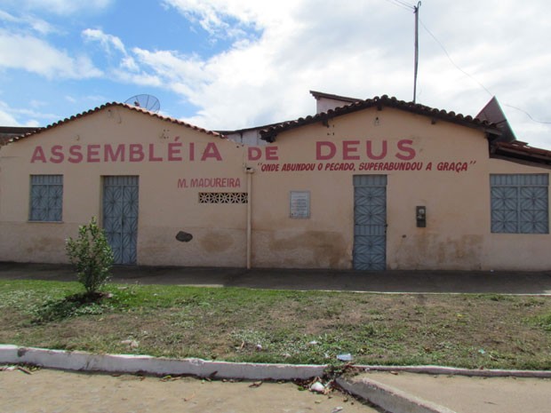 Igreja funciona no mesmo local onde antes era o prostíbulo em Jequié (Foto: www.jequienoticias.com.br)