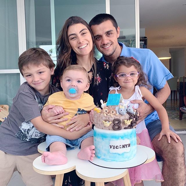 Felipe Simas e Mariana Uhlmann com os filhos (Foto: Reprodução/Instagram) Felipe Simas e Mariana Uhlmann com os filhos (Foto: Reprodução/Instagram)