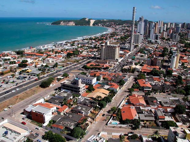 Foto aérea mostra parte da zona Sul de Natal, com destaque para o Morro do Careca, na praia de Ponta Negra (Foto: Canindé Soares)