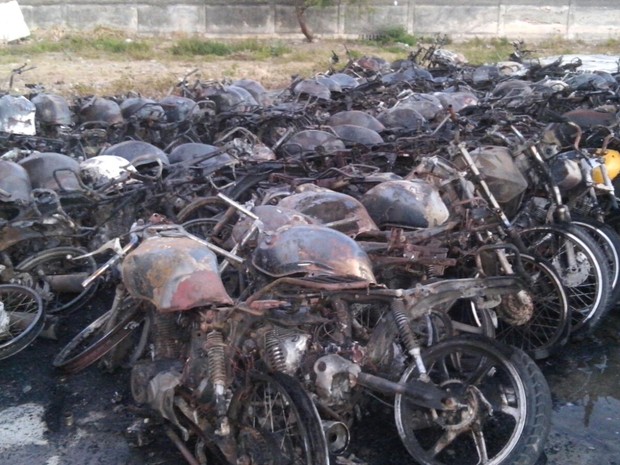 Polícia ainda não sabe como o incêndio foi causado em Águas Belas (Foto: Divulgação/Polícia Militar) Polícia ainda não sabe como o incêndio foi causado em Águas Belas (Foto: Divulgação/Polícia Militar)